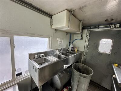 1999 Freightliner Chassis Food Truck   - Photo 6 - Elkhart, IN 46514