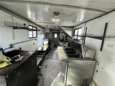 1999 Freightliner Chassis Food Truck   - Photo 5 - Elkhart, IN 46514