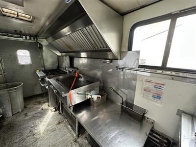 1999 Freightliner Chassis Food Truck   - Photo 7 - Elkhart, IN 46514
