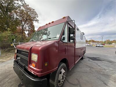 1999 Freightliner Chassis Food Truck   - Photo 2 - Elkhart, IN 46514