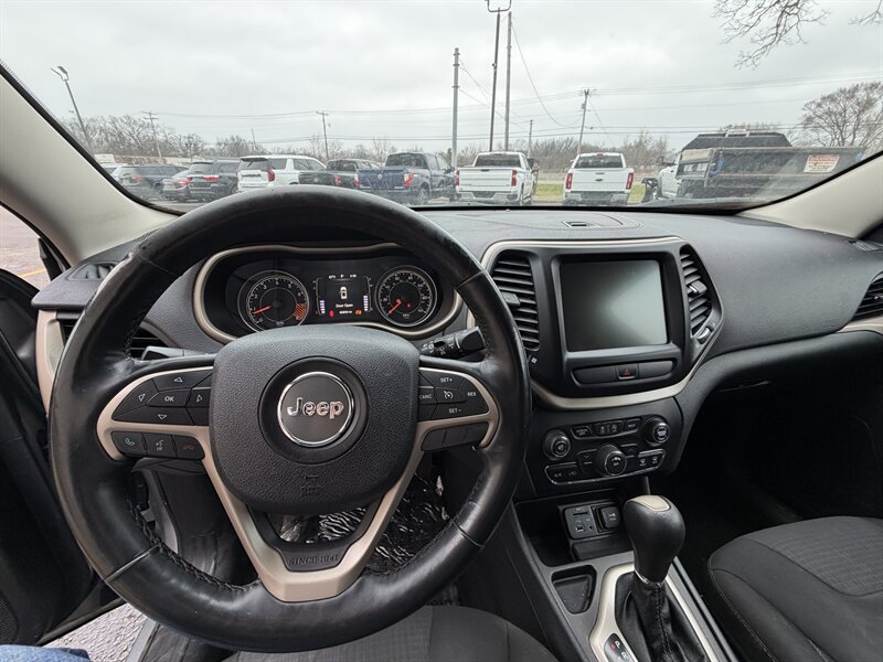 2015 Jeep Cherokee Latitude - Photo 16 - Elkhart, IN 46514