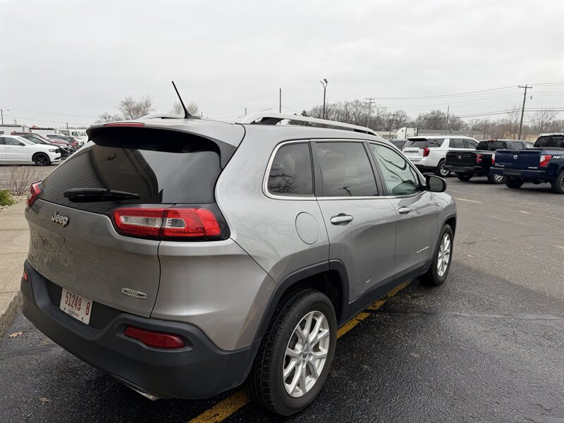 2015 Jeep Cherokee Latitude - Photo 6 - Elkhart, IN 46514