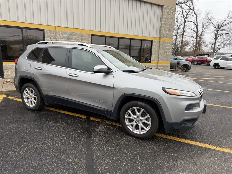 2015 Jeep Cherokee Latitude - Photo 8 - Elkhart, IN 46514