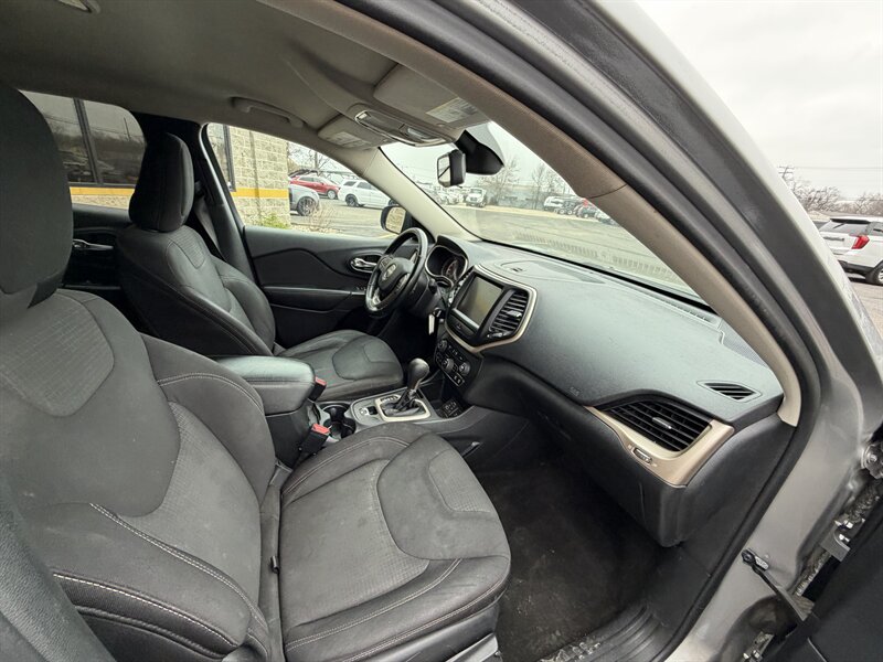 2015 Jeep Cherokee Latitude - Photo 11 - Elkhart, IN 46514