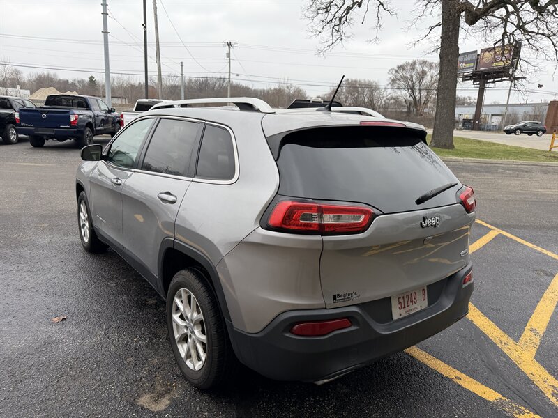 2015 Jeep Cherokee Latitude - Photo 4 - Elkhart, IN 46514