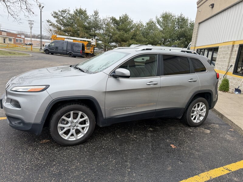 2015 Jeep Cherokee Latitude - Photo 2 - Elkhart, IN 46514