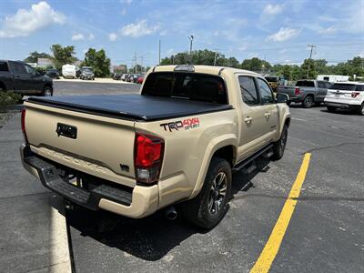 2019 Toyota Tacoma SR5 V6   - Photo 10 - Elkhart, IN 46514