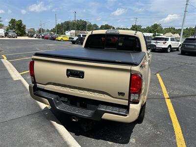 2019 Toyota Tacoma SR5 V6   - Photo 9 - Elkhart, IN 46514