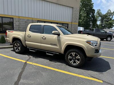 2019 Toyota Tacoma SR5 V6   - Photo 14 - Elkhart, IN 46514