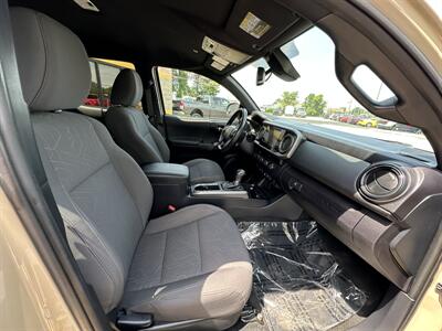2019 Toyota Tacoma SR5 V6   - Photo 17 - Elkhart, IN 46514