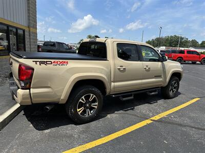 2019 Toyota Tacoma SR5 V6   - Photo 11 - Elkhart, IN 46514