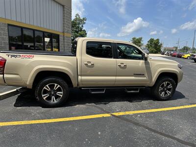 2019 Toyota Tacoma SR5 V6   - Photo 12 - Elkhart, IN 46514