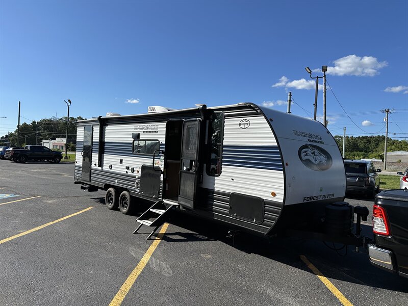 2025 Forest River Cherokee Grey Wolf - Photo 1 - Elkhart, IN 46514