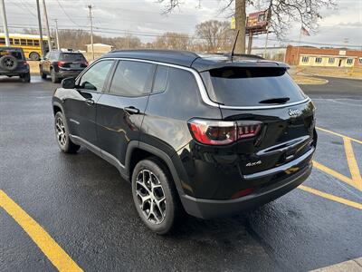 2024 Jeep Compass Limited   - Photo 3 - Elkhart, IN 46514