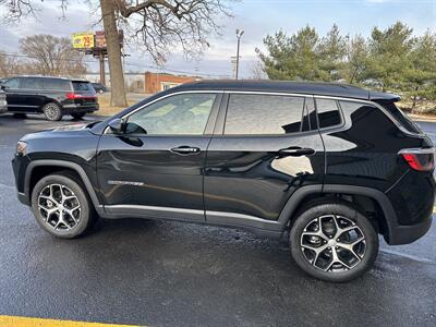 2024 Jeep Compass Limited   - Photo 2 - Elkhart, IN 46514