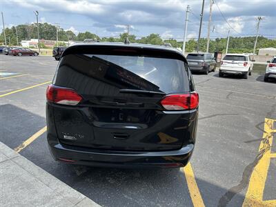 2019 Chrysler Pacifica Touring L Plus   - Photo 7 - Elkhart, IN 46514