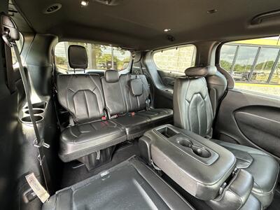 2019 Chrysler Pacifica Touring L Plus   - Photo 16 - Elkhart, IN 46514