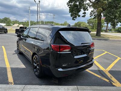 2019 Chrysler Pacifica Touring L Plus   - Photo 6 - Elkhart, IN 46514