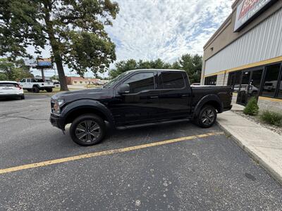 2018 Ford F-150 XLT   - Photo 2 - Elkhart, IN 46514