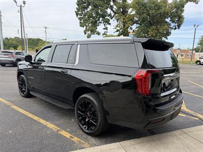 2022 GMC Yukon XL SLE   - Photo 5 - Elkhart, IN 46514