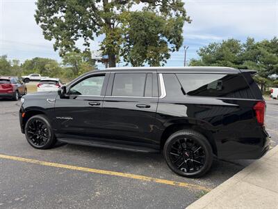 2022 GMC Yukon XL SLE   - Photo 4 - Elkhart, IN 46514
