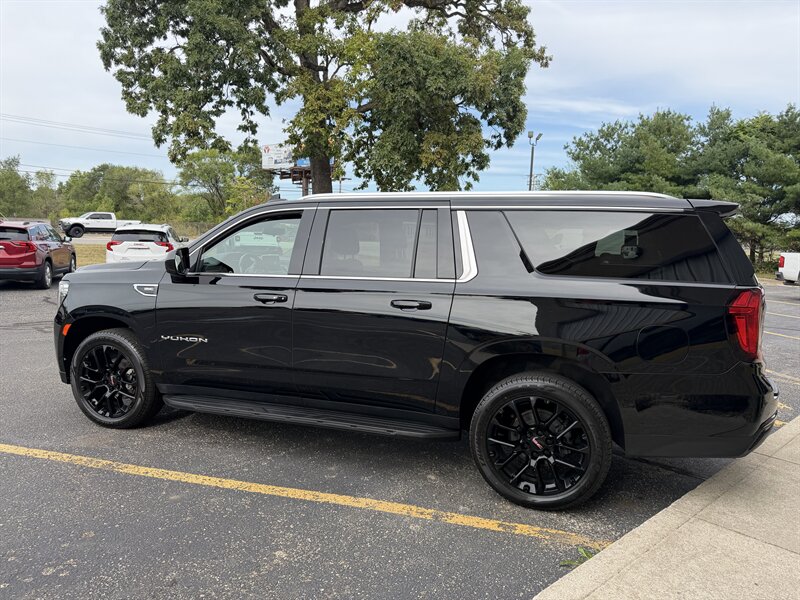 2022 GMC Yukon XL SLE - Photo 4 - Elkhart, IN 46514