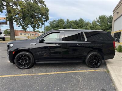 2022 GMC Yukon XL SLE   - Photo 3 - Elkhart, IN 46514