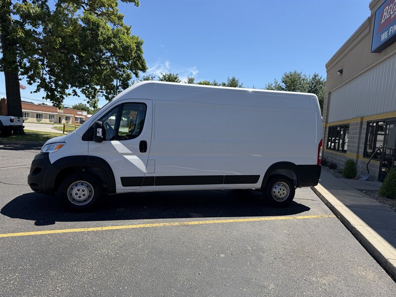 2023 RAM ProMaster 2500 159 WB - Photo 2 - Elkhart, IN 46514