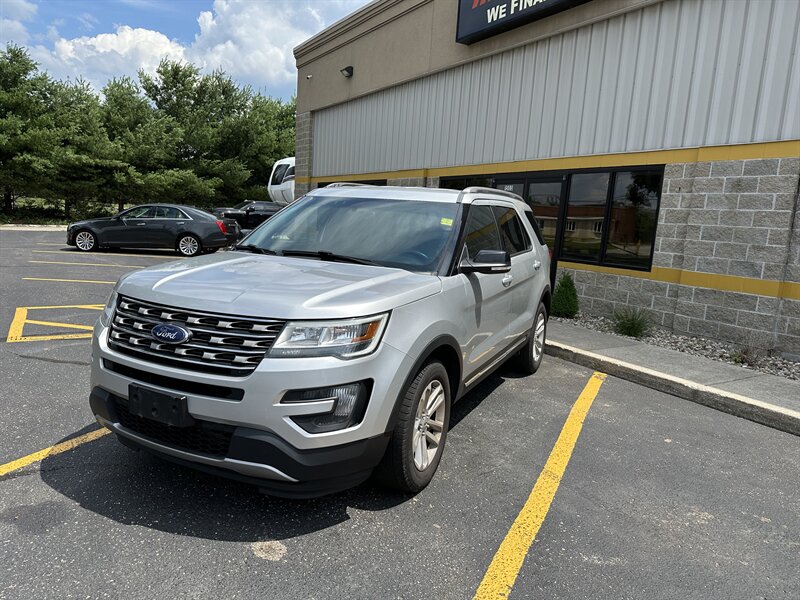 2016 Ford Explorer XLT - Photo 1 - Elkhart, IN 46514