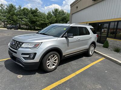 2016 Ford Explorer XLT   - Photo 2 - Elkhart, IN 46514