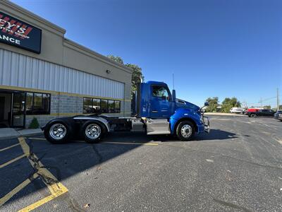 2016 Kenworth 680   - Photo 9 - Elkhart, IN 46514
