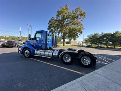 2016 Kenworth 680   - Photo 3 - Elkhart, IN 46514