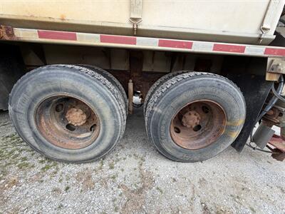 2009 Mack GU800 Granite   - Photo 8 - Elkhart, IN 46514