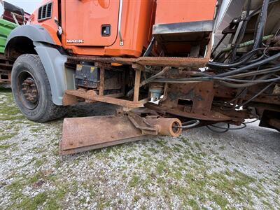 2009 Mack GU800 Granite   - Photo 10 - Elkhart, IN 46514