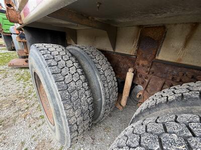 2009 Mack GU800 Granite   - Photo 6 - Elkhart, IN 46514