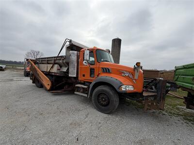 2009 Mack GU800 Granite   - Photo 2 - Elkhart, IN 46514