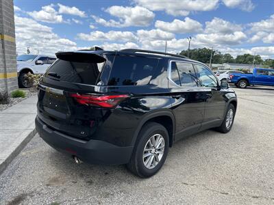 2022 Chevrolet Traverse LT Cloth   - Photo 2 - Elkhart, IN 46514