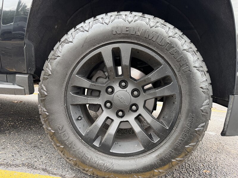 2017 Chevrolet Tahoe LT - Photo 9 - Elkhart, IN 46514