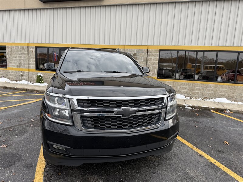 2017 Chevrolet Tahoe LT - Photo 8 - Elkhart, IN 46514