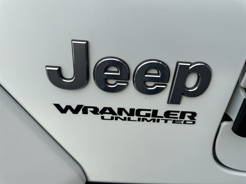 2020 Jeep Wrangler Unlimited Sahara photo 15