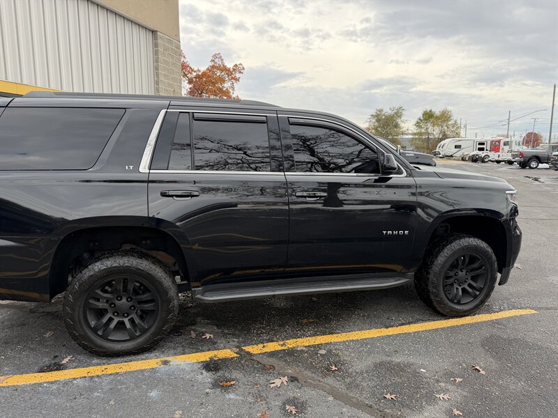 2017 Chevrolet Tahoe LT - Photo 7 - Elkhart, IN 46514