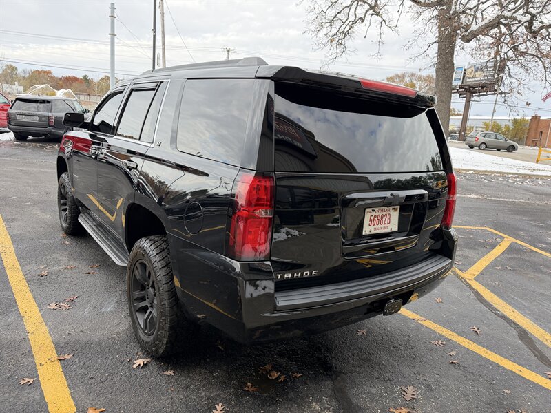 2017 Chevrolet Tahoe LT - Photo 3 - Elkhart, IN 46514