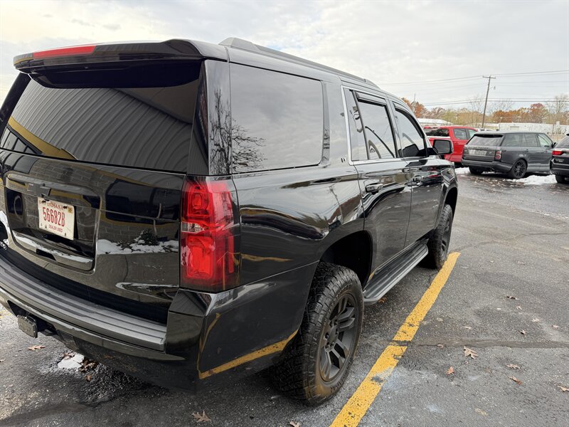 2017 Chevrolet Tahoe LT - Photo 6 - Elkhart, IN 46514