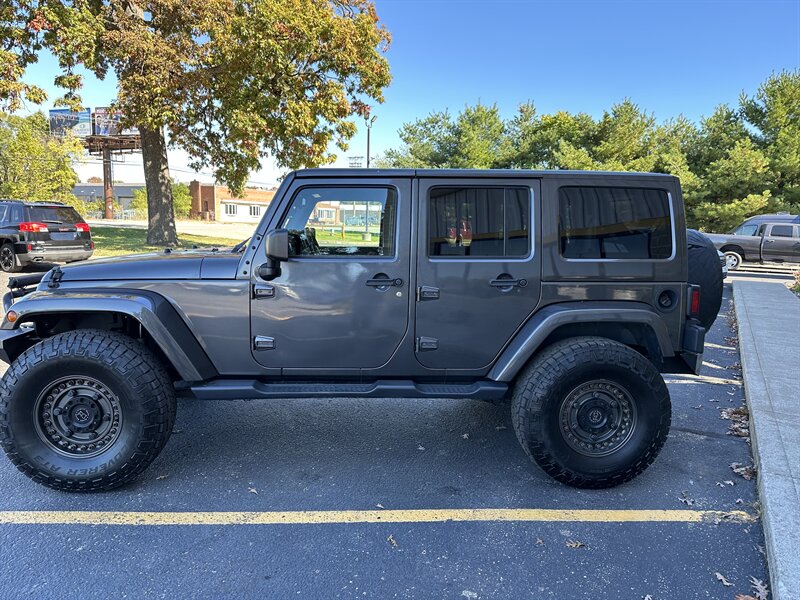 2017 Jeep Wrangler Unlimited Sahara - Photo 3 - Elkhart, IN 46514