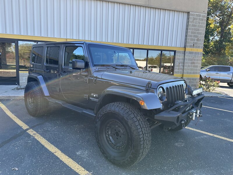 2017 Jeep Wrangler Unlimited Sahara - Photo 9 - Elkhart, IN 46514