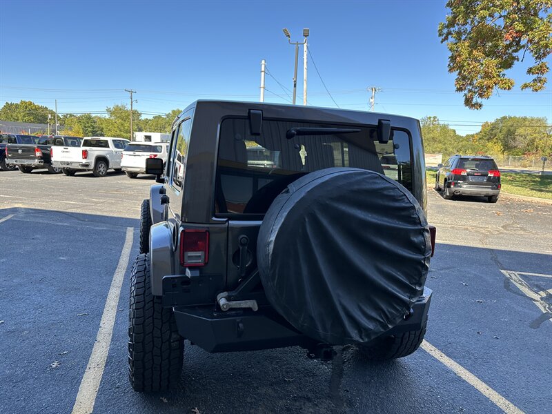 2017 Jeep Wrangler Unlimited Sahara - Photo 5 - Elkhart, IN 46514