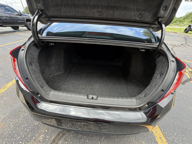 2018 Honda Civic EX-T - Photo 14 - Elkhart, IN 46514