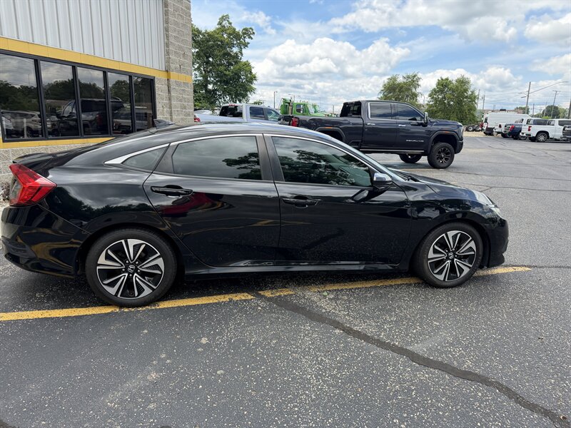 2018 Honda Civic EX-T - Photo 8 - Elkhart, IN 46514