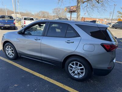 2024 Chevrolet Equinox LS - Photo 3 - Elkhart, IN 46514