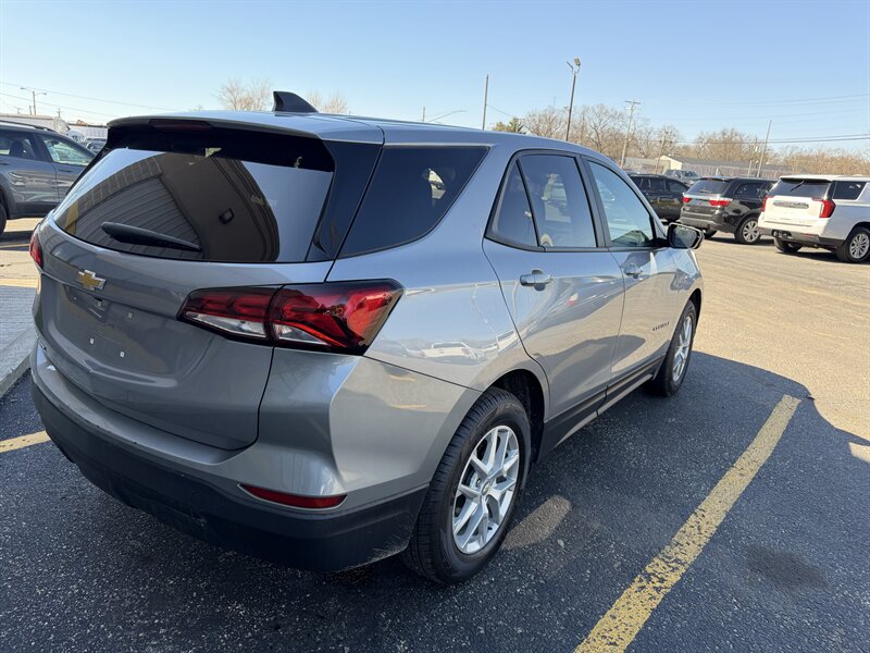 2024 Chevrolet Equinox LS - Photo 6 - Elkhart, IN 46514